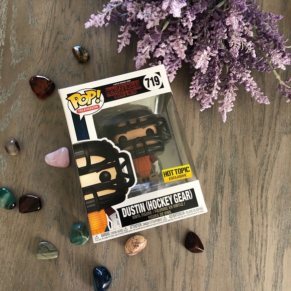 stranger things dustin hockey